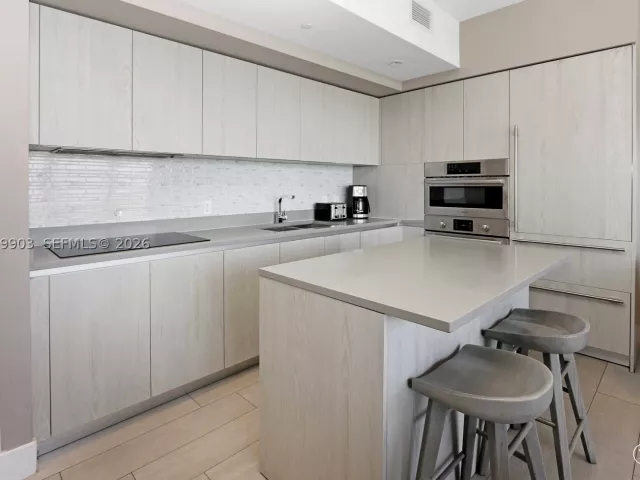 3-bedroom condo for rent in Hollywood - 4010 S Ocean Dr T4004 - MondialRealty