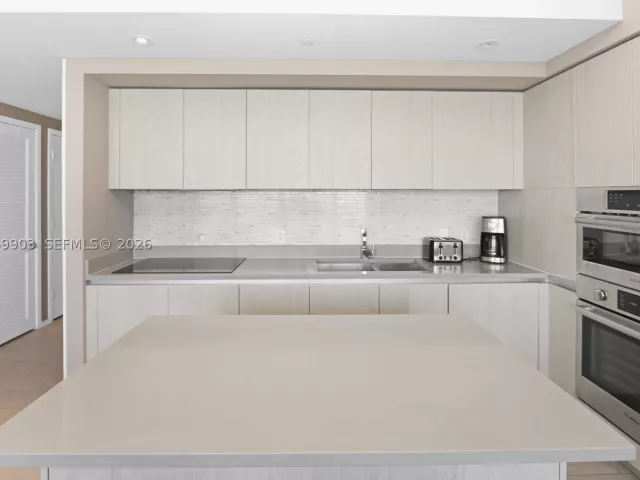 3-bedroom condo for rent in Hollywood - 4010 S Ocean Dr T4004 - MondialRealty