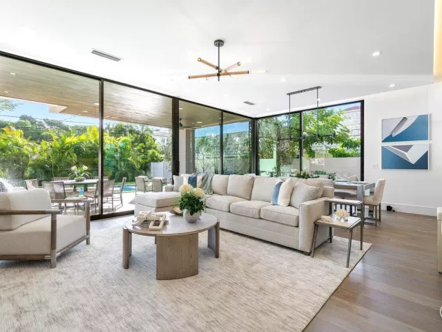 4-bedroom home for sale in Boca Raton - 130 NE Wavecrest Way - MondialRealty