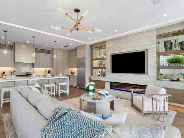 4-bedroom home for sale in Boca Raton - 130 NE Wavecrest Way - MondialRealty