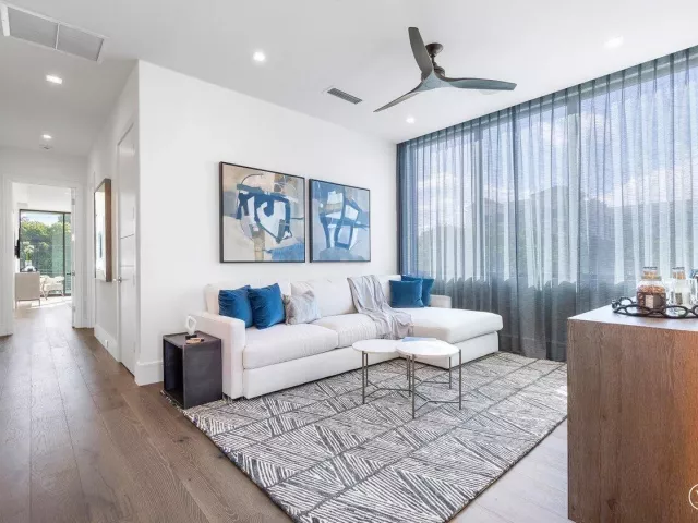 4-bedroom home for sale in Boca Raton - 130 NE Wavecrest Way - MondialRealty
