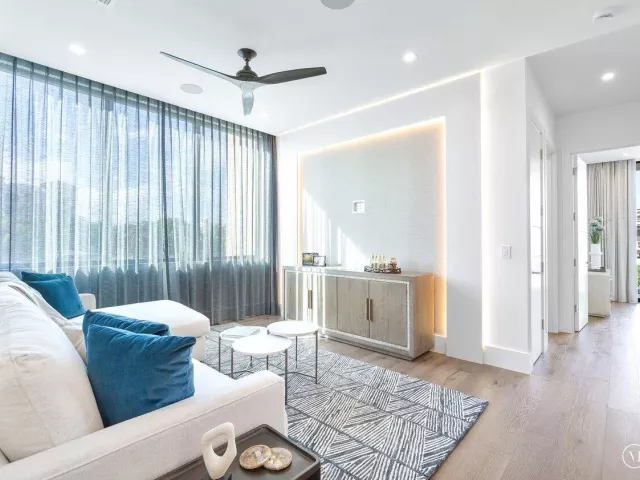 4-bedroom home for sale in Boca Raton - 130 NE Wavecrest Way - MondialRealty
