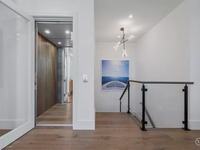 4-bedroom home for sale in Boca Raton - 130 NE Wavecrest Way - MondialRealty