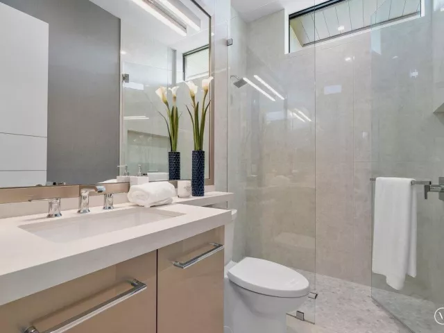4-bedroom home for sale in Boca Raton - 130 NE Wavecrest Way - MondialRealty