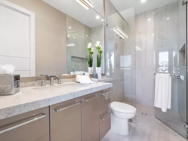 4-bedroom home for sale in Boca Raton - 130 NE Wavecrest Way - MondialRealty