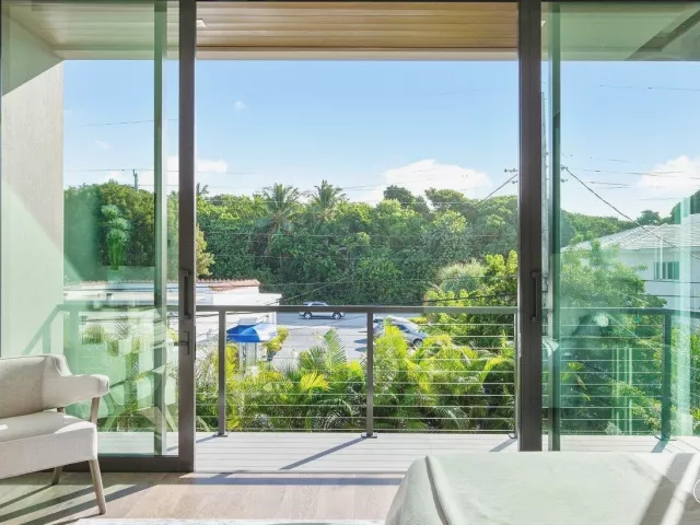 4-bedroom home for sale in Boca Raton - 130 NE Wavecrest Way - MondialRealty