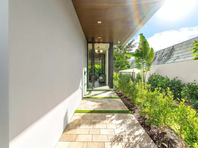 4-bedroom home for sale in Boca Raton - 130 NE Wavecrest Way - MondialRealty