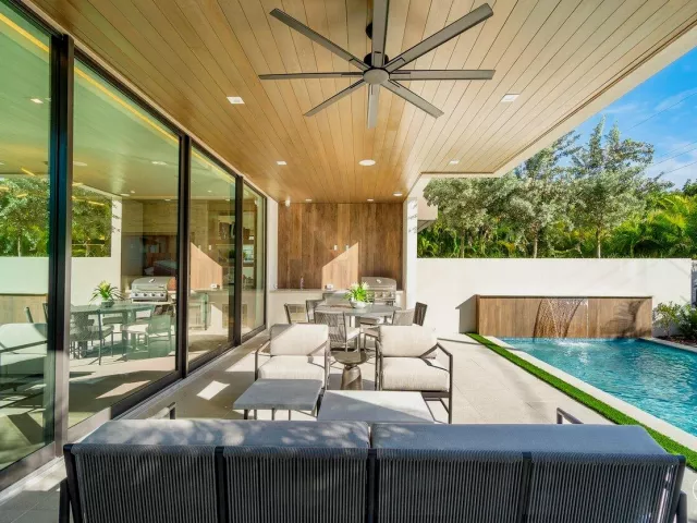4-bedroom home for sale in Boca Raton - 130 NE Wavecrest Way - MondialRealty