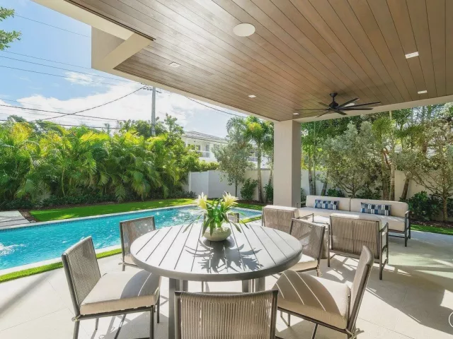 4-bedroom home for sale in Boca Raton - 130 NE Wavecrest Way - MondialRealty
