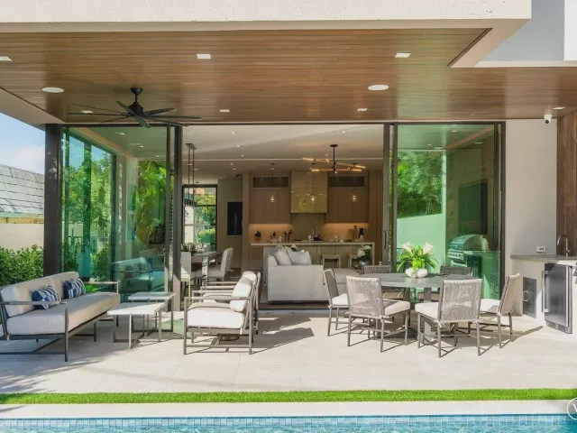 4-bedroom home for sale in Boca Raton - 130 NE Wavecrest Way - MondialRealty