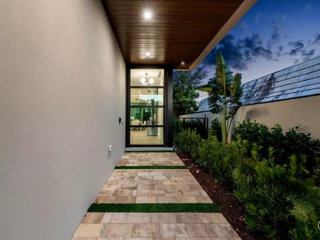 4-bedroom home for sale in Boca Raton - 130 NE Wavecrest Way - MondialRealty