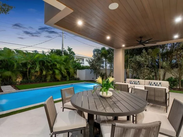 4-bedroom home for sale in Boca Raton - 130 NE Wavecrest Way - MondialRealty