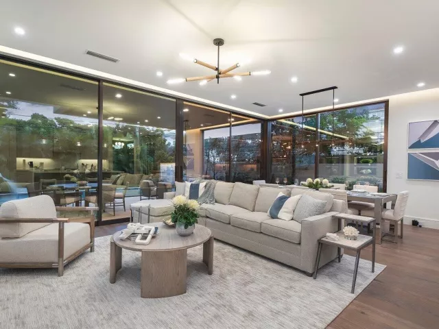 4-bedroom home for sale in Boca Raton - 130 NE Wavecrest Way - MondialRealty