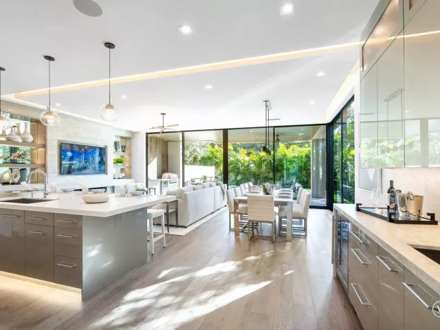 4-bedroom home for sale in Boca Raton - 130 NE Wavecrest Way - MondialRealty