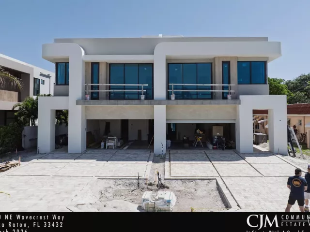 4-bedroom home for sale in Boca Raton - 130 NE Wavecrest Way - MondialRealty