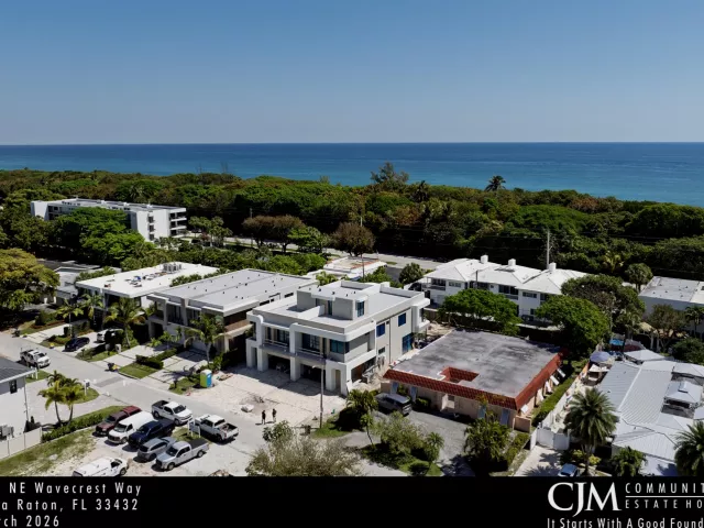 4-bedroom home for sale in Boca Raton - 130 NE Wavecrest Way - MondialRealty
