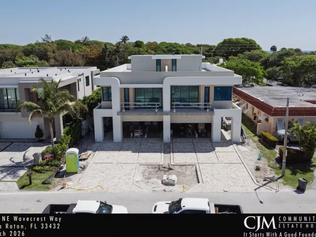 4-bedroom home for sale in Boca Raton - 130 NE Wavecrest Way - MondialRealty