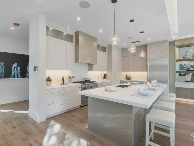 4-bedroom home for sale in Boca Raton - 130 NE Wavecrest Way - MondialRealty