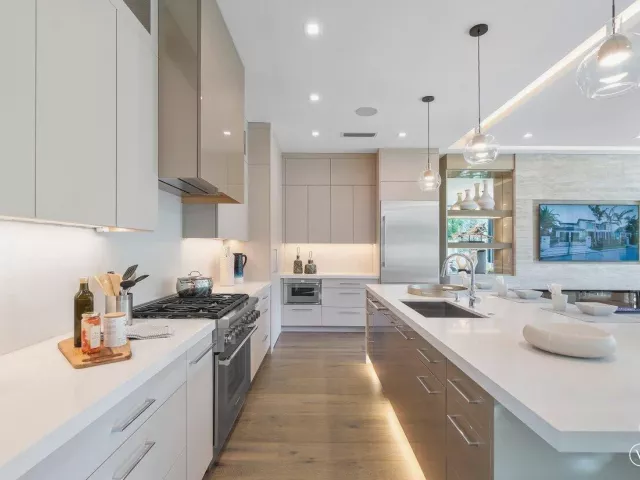 4-bedroom home for sale in Boca Raton - 130 NE Wavecrest Way - MondialRealty