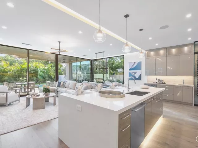 4-bedroom home for sale in Boca Raton - 130 NE Wavecrest Way - MondialRealty