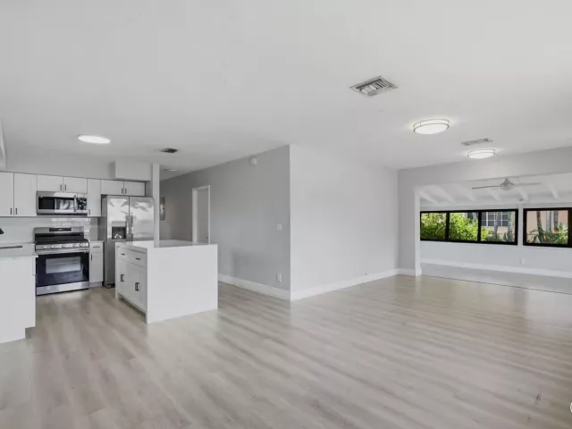 4-bedroom home for rent in Miami - 21341 NE 25th Court - MondialRealty