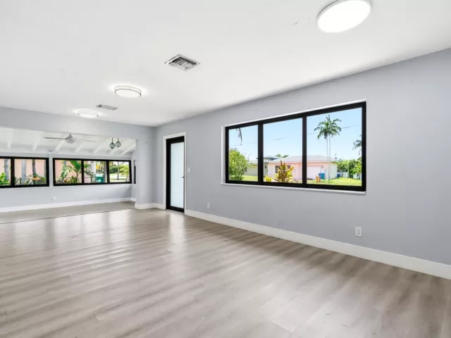 4-bedroom home for rent in Miami - 21341 NE 25th Court - MondialRealty