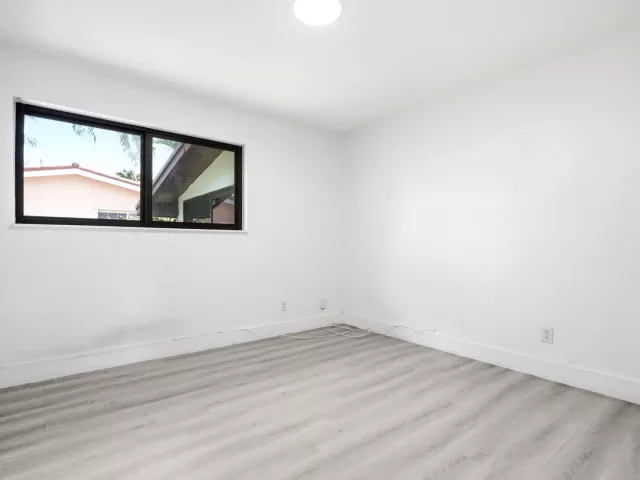 4-bedroom home for rent in Miami - 21341 NE 25th Court - MondialRealty