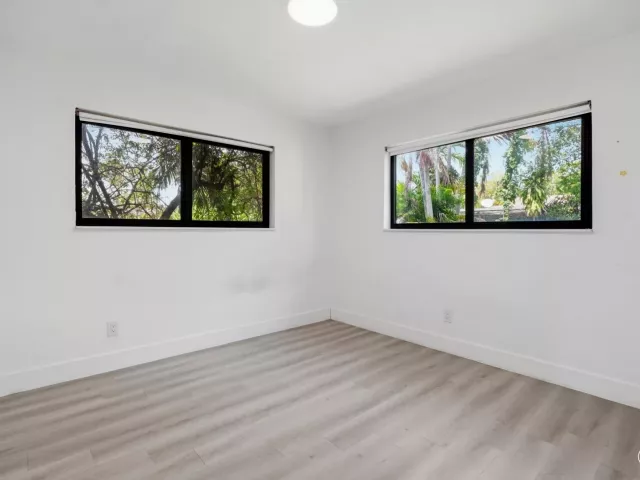4-bedroom home for rent in Miami - 21341 NE 25th Court - MondialRealty