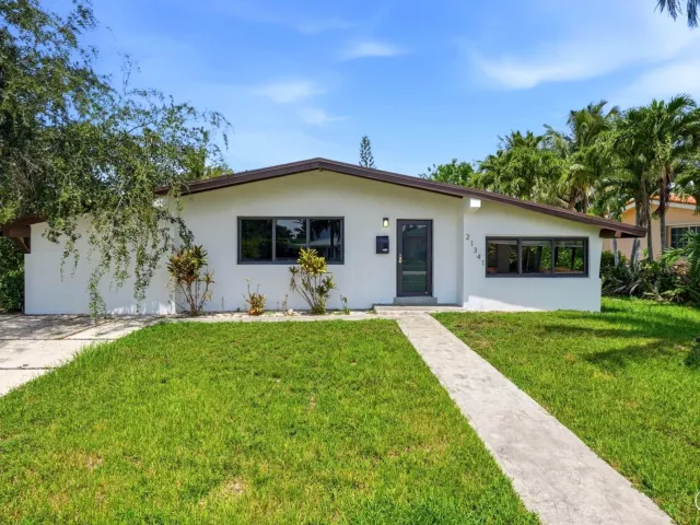 4-bedroom home for rent in Miami - 21341 NE 25th Court - MondialRealty