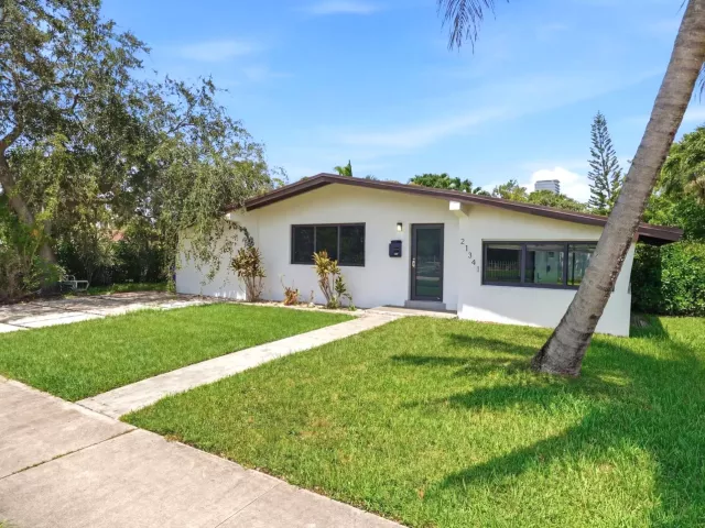 4-bedroom home for rent in Miami - 21341 NE 25th Court - MondialRealty