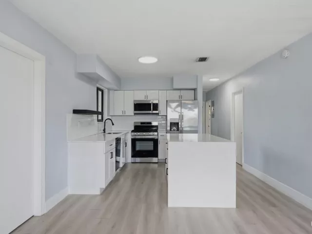 4-bedroom home for rent in Miami - 21341 NE 25th Court - MondialRealty
