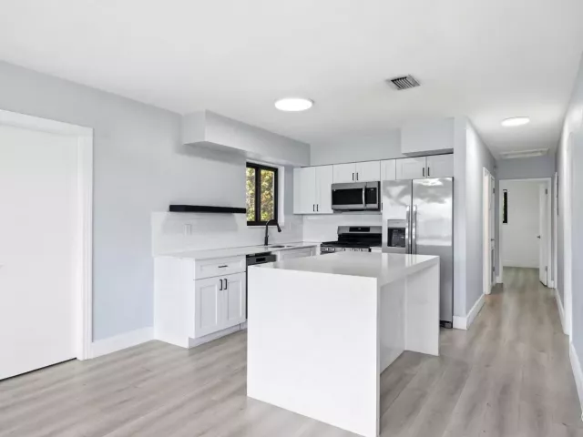 4-bedroom home for rent in Miami - 21341 NE 25th Court - MondialRealty