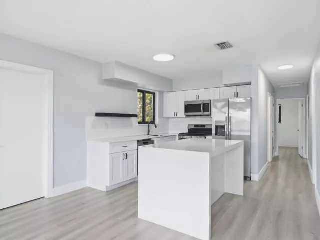 4-bedroom home for rent in Miami - 21341 NE 25th Court - MondialRealty