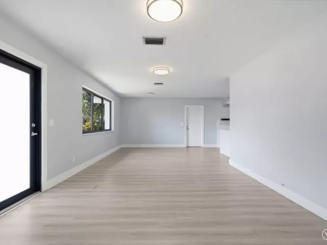 4-bedroom home for rent in Miami - 21341 NE 25th Court - MondialRealty