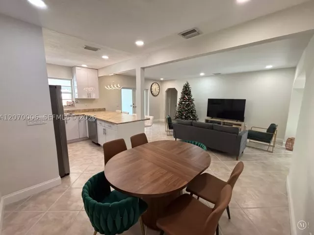 3-bedroom home for sale in Hollywood - 1931 Mayo St - MondialRealty