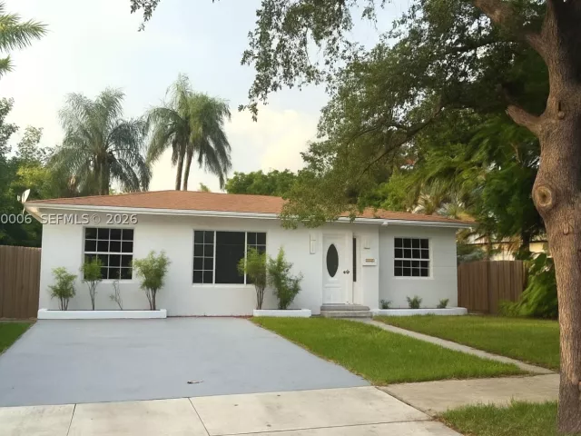 3-bedroom home for sale in Hollywood - 1931 Mayo St - MondialRealty