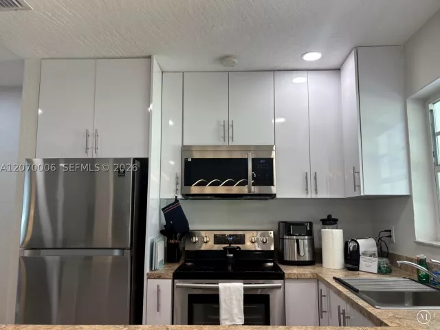 3-bedroom home for sale in Hollywood - 1931 Mayo St - MondialRealty