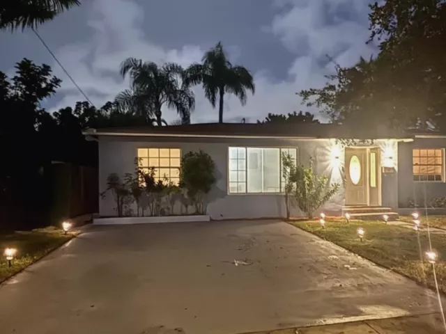 3-bedroom home for sale in Hollywood - 1931 Mayo St - MondialRealty