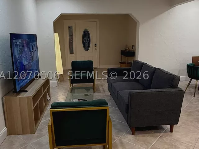 3-bedroom home for sale in Hollywood - 1931 Mayo St - MondialRealty