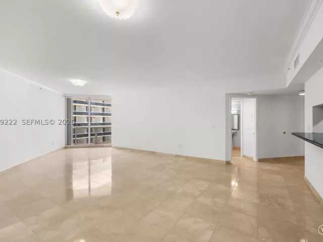 2-bedroom condo for rent in Surfside - 9559 Collins Ave S9-D - MondialRealty