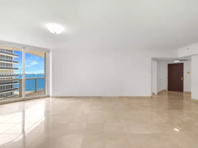 2-bedroom condo for rent in Surfside - 9559 Collins Ave S9-D - MondialRealty