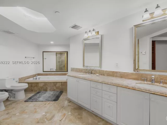 2-bedroom condo for rent in Surfside - 9559 Collins Ave S9-D - MondialRealty