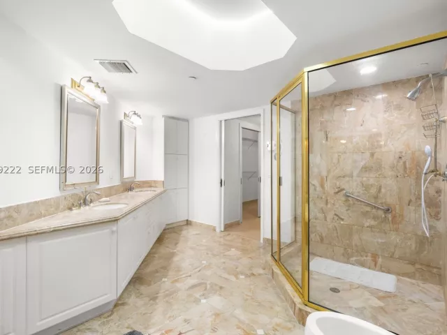 2-bedroom condo for rent in Surfside - 9559 Collins Ave S9-D - MondialRealty