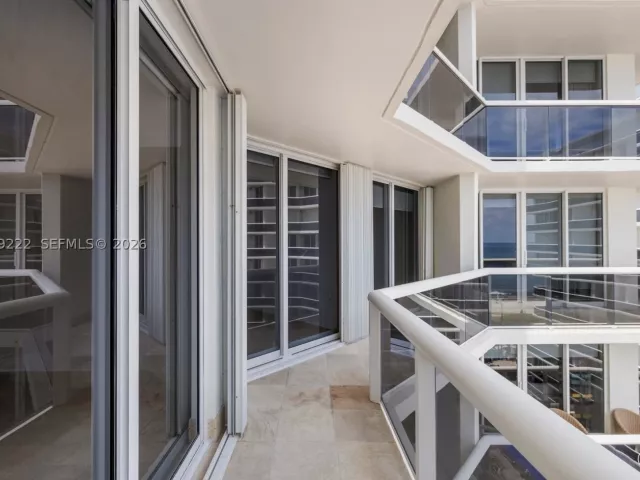 2-bedroom condo for rent in Surfside - 9559 Collins Ave S9-D - MondialRealty