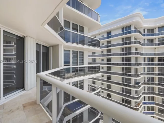 2-bedroom condo for rent in Surfside - 9559 Collins Ave S9-D - MondialRealty