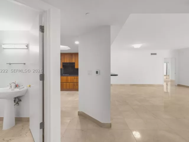2-bedroom condo for rent in Surfside - 9559 Collins Ave S9-D - MondialRealty