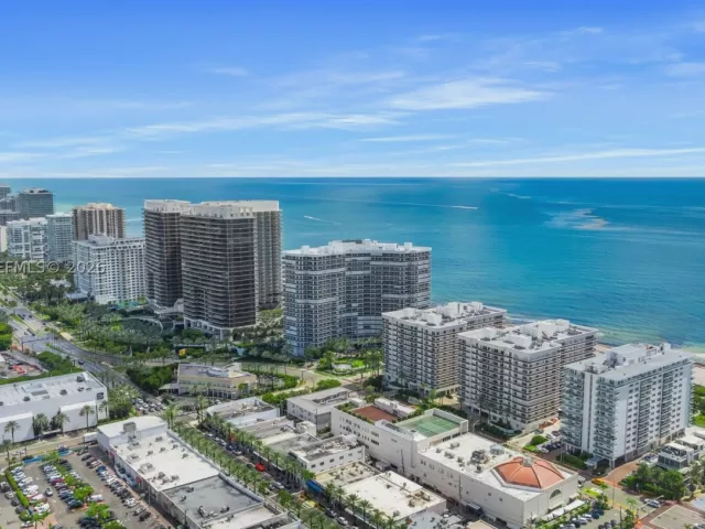 2-bedroom condo for rent in Surfside - 9559 Collins Ave S9-D - MondialRealty