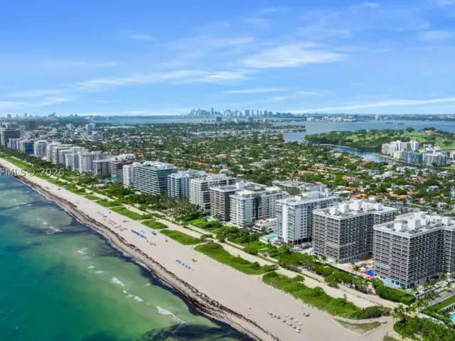 2-bedroom condo for rent in Surfside - 9559 Collins Ave S9-D - MondialRealty