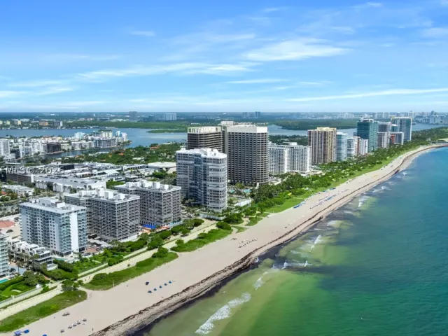 2-bedroom condo for rent in Surfside - 9559 Collins Ave S9-D - MondialRealty