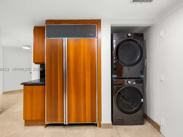 2-bedroom condo for rent in Surfside - 9559 Collins Ave S9-D - MondialRealty
